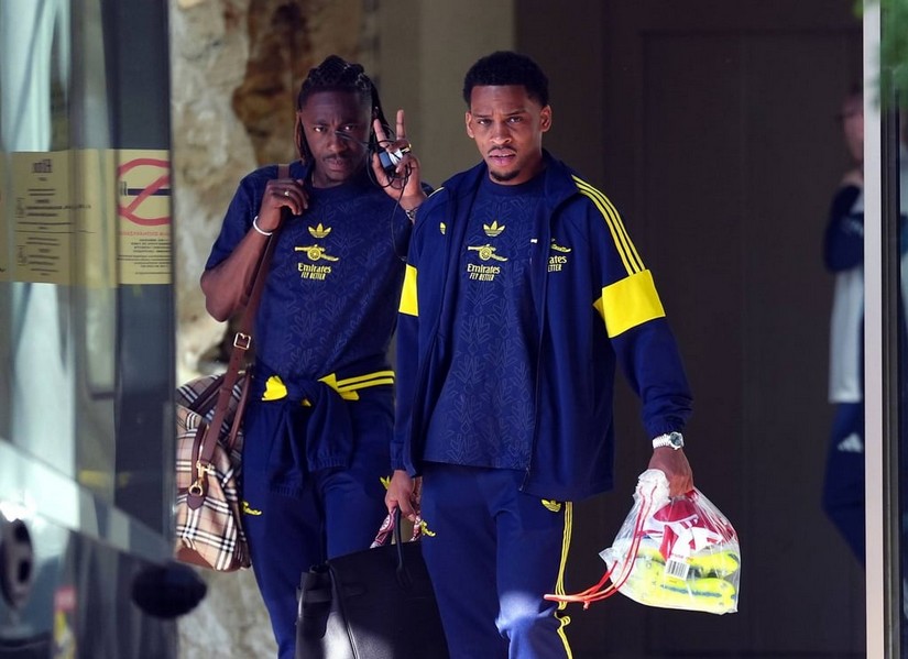 Eberechi Eze e Jurrien Timber do Arsenal
